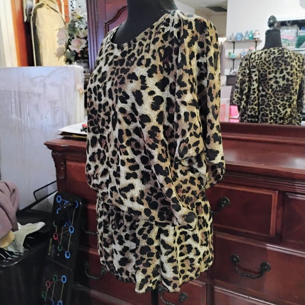 Leopard Print Sleeveless Draped Blouse - Picture 2 of 7